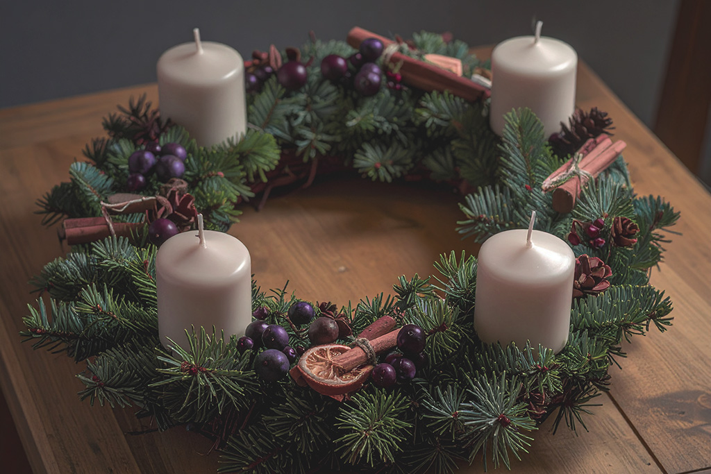 Trockenblumenstrauß in Lila-Tönen